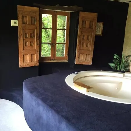 Secluded Built 1833 Four Bedroom Nr Goudargues, Uzés Saint-Andre-d'Olerargues